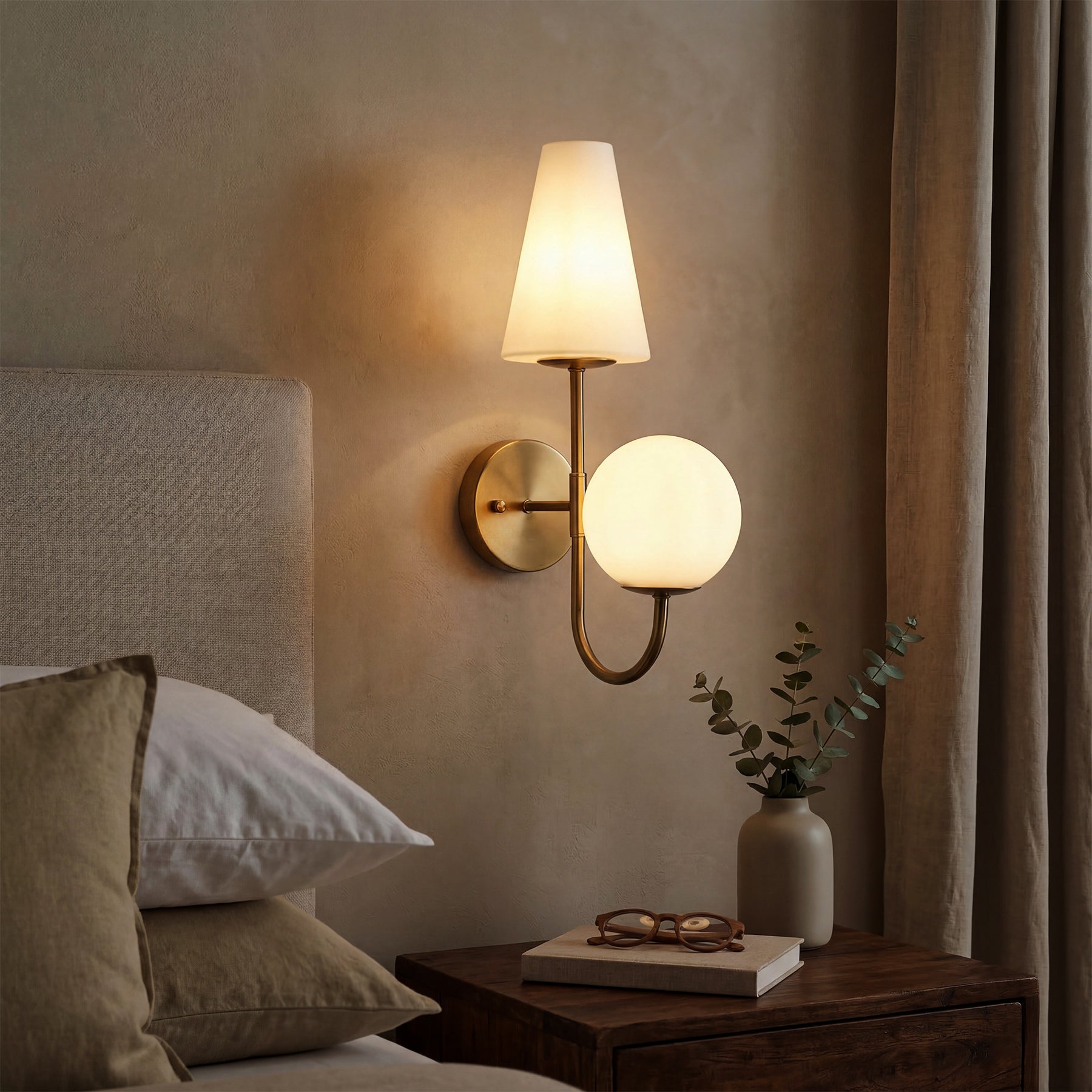 Tribesigns Applique murale d'intérieur, lampe murale dorée avec abat-jour en verre dépoli
